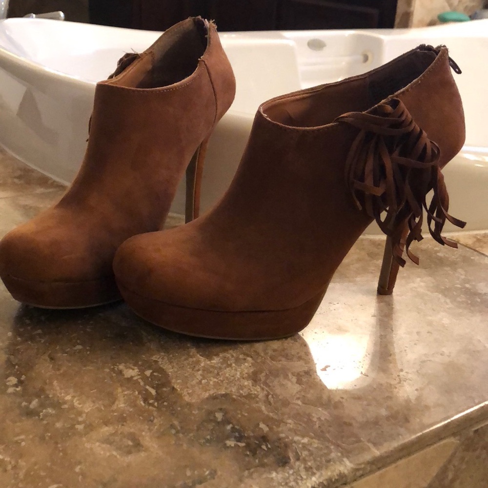 Suede ankle boots! Super sassy and cute!